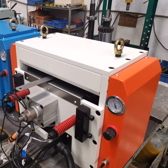 Автоматический рулонный питатель для листового металла с ЧПУ, пресс с сервоприводом, выпрямитель и сервопрессы